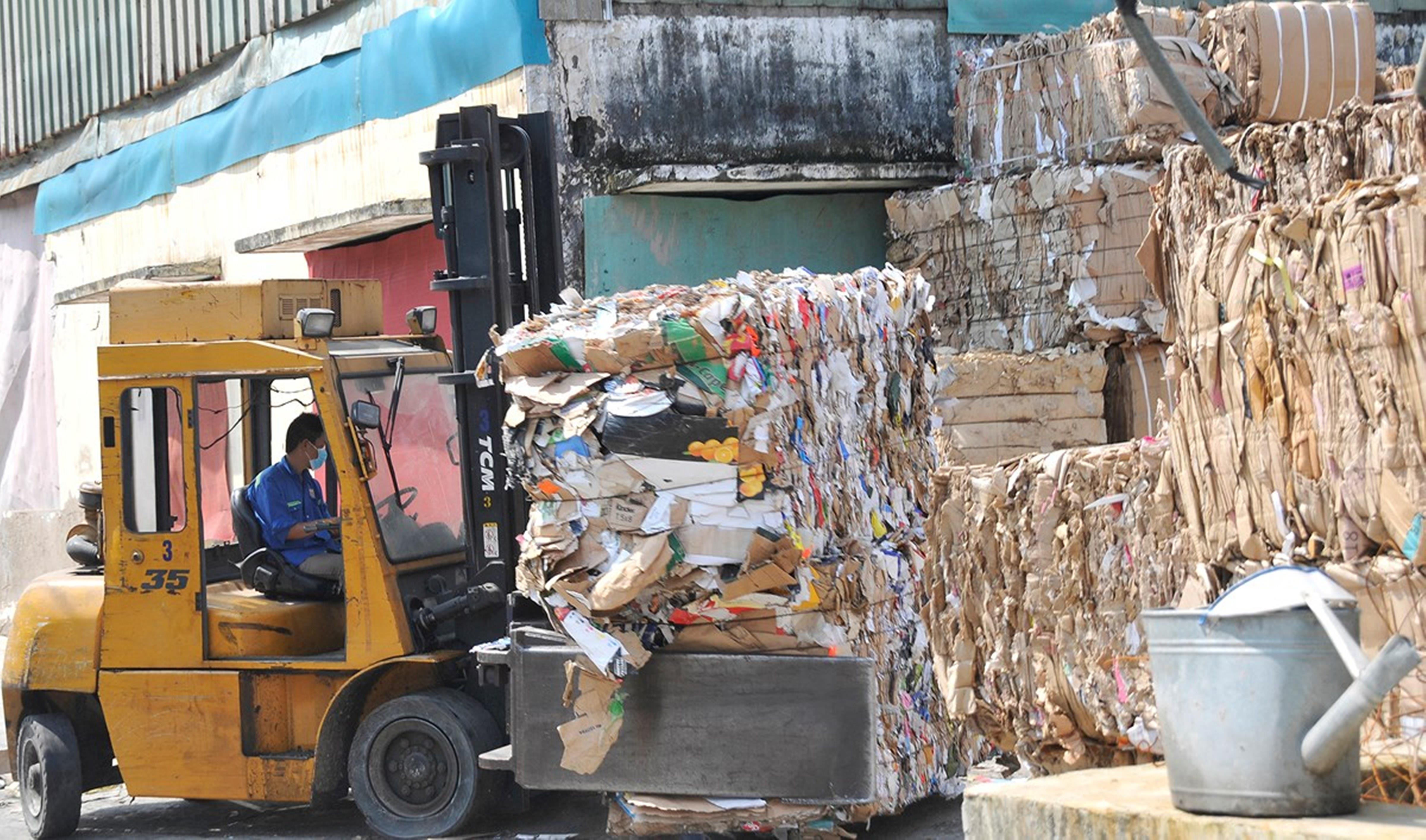 Trung Quốc miễn thuế nhập khẩu đối với giấy bao bì hòm hộp tái chế của Lào