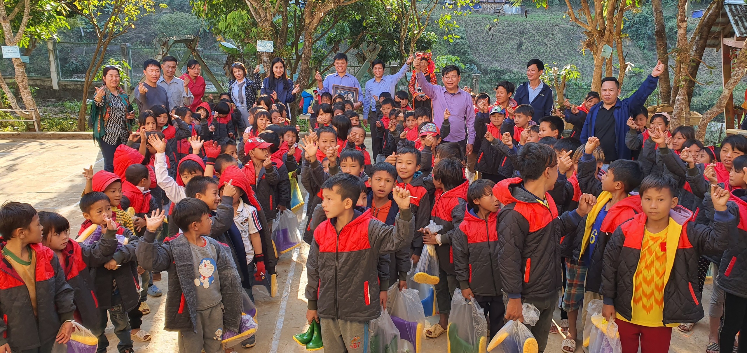 Hiệp hội Giấy và Bột giấy Việt Nam mang Tết ấm đến trẻ em vùng cao