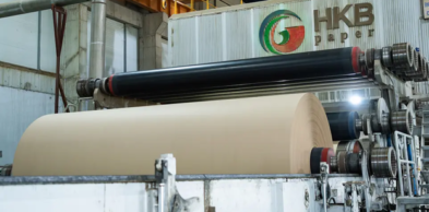 Máy xeo giấy đang vận hành tại nhà máy